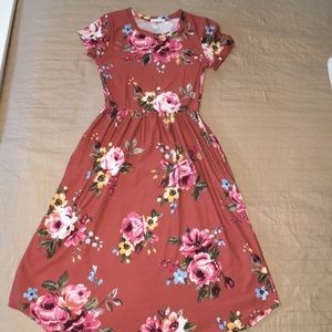 Beautiful midi floral dress with pockets!